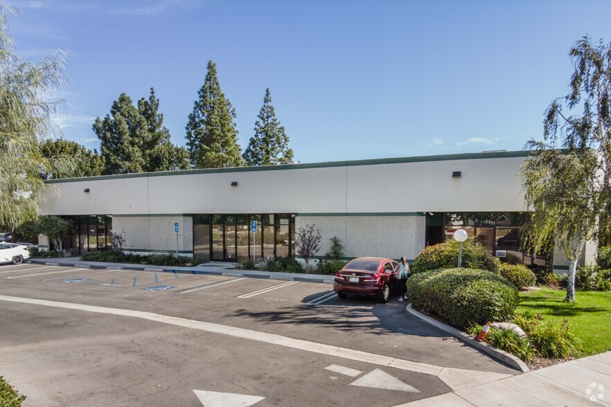 9347-9357 Eton Ave, Chatsworth, CA for lease - Primary Photo - Image 2 of 5