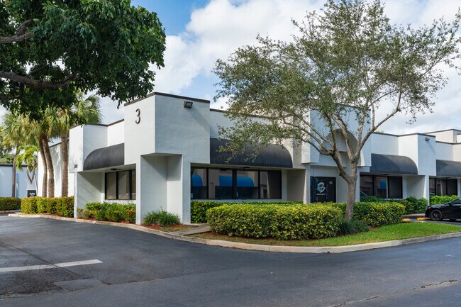 Plus de détails pour 6555 N Powerline Rd, Fort Lauderdale, FL - Local d'activités à louer