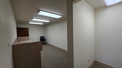 1 E Central Ave, Temple, TX à louer Photo intérieure- Image 2 de 3