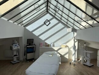 Plus de détails pour Commerce de détail à louer