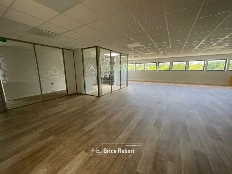 Office in Rillieux-la-Pape for lease - Interior Photo - Image 3 of 5