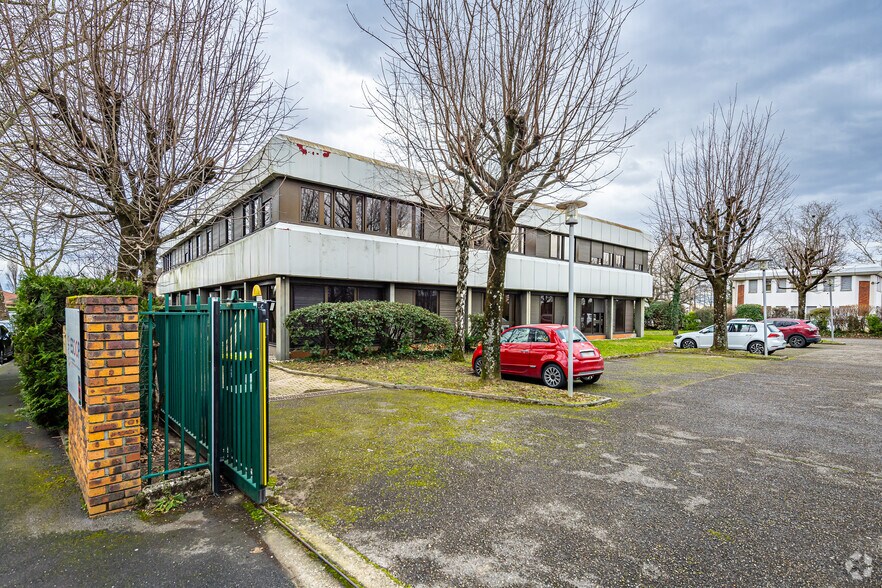 Bureau dans Bron à vendre - Photo du bâtiment - Image 3 de 4