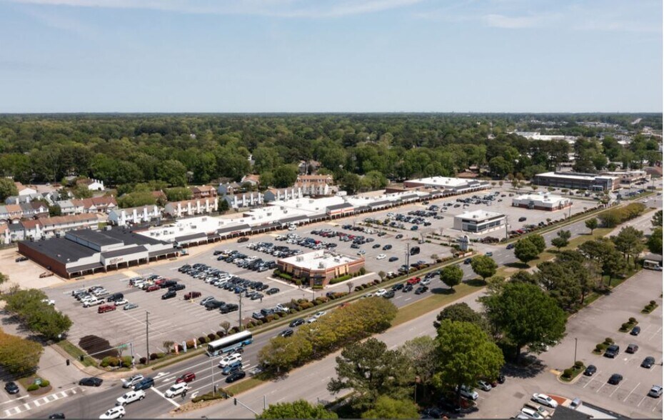 3980-4040 Virginia Beach Blvd, Virginia Beach, VA à louer - Photo du bâtiment - Image 2 de 14