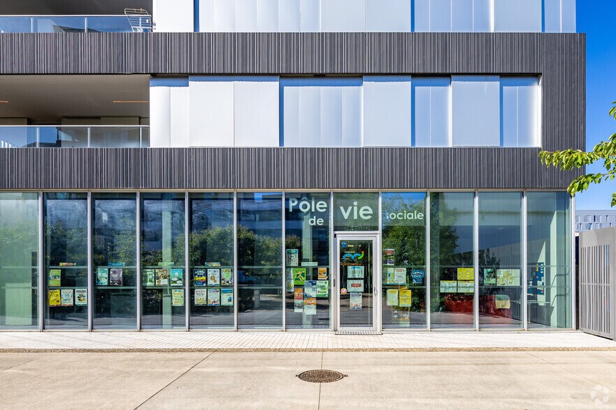 1-3 Place Renée Dufourt, Lyon for sale - Building Photo - Image 3 of 13