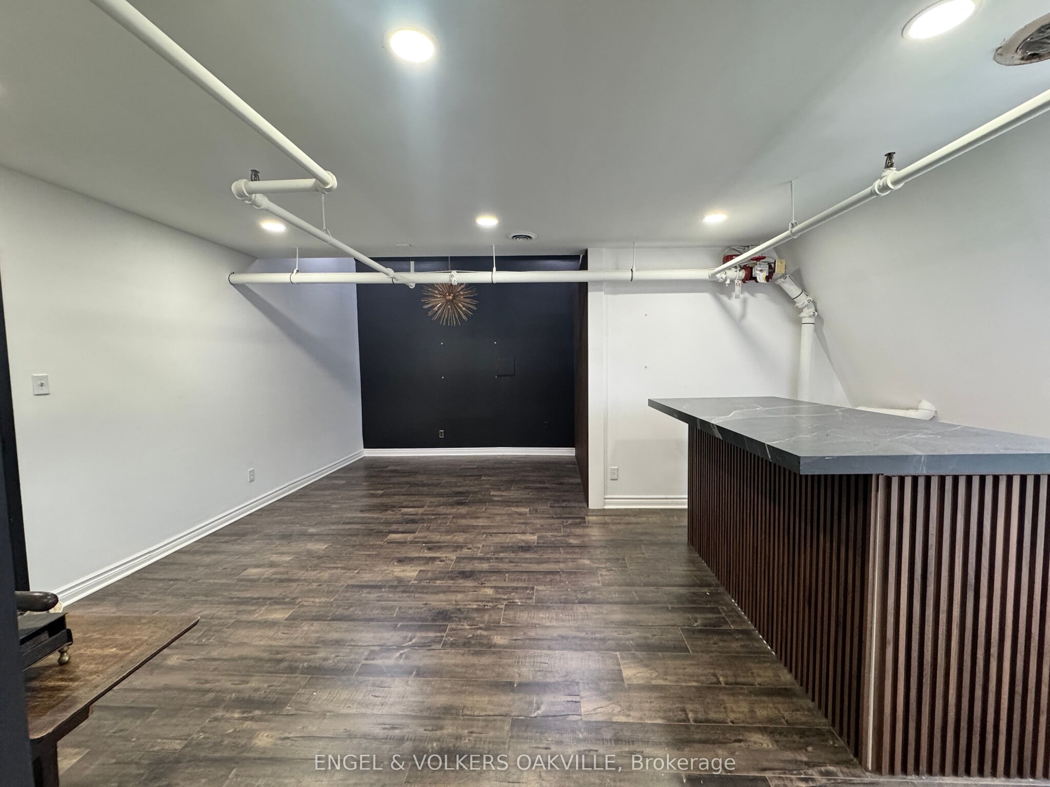 145 Lakeshore Rd E, Oakville, ON for lease Interior Photo- Image 1 of 5