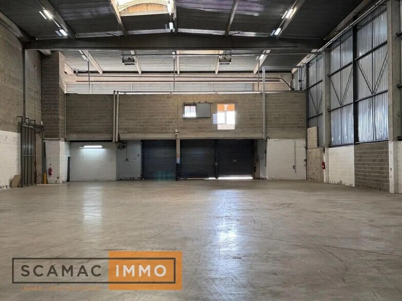 Industriel dans Combs-la-Ville à louer - Photo du bâtiment - Image 2 de 13