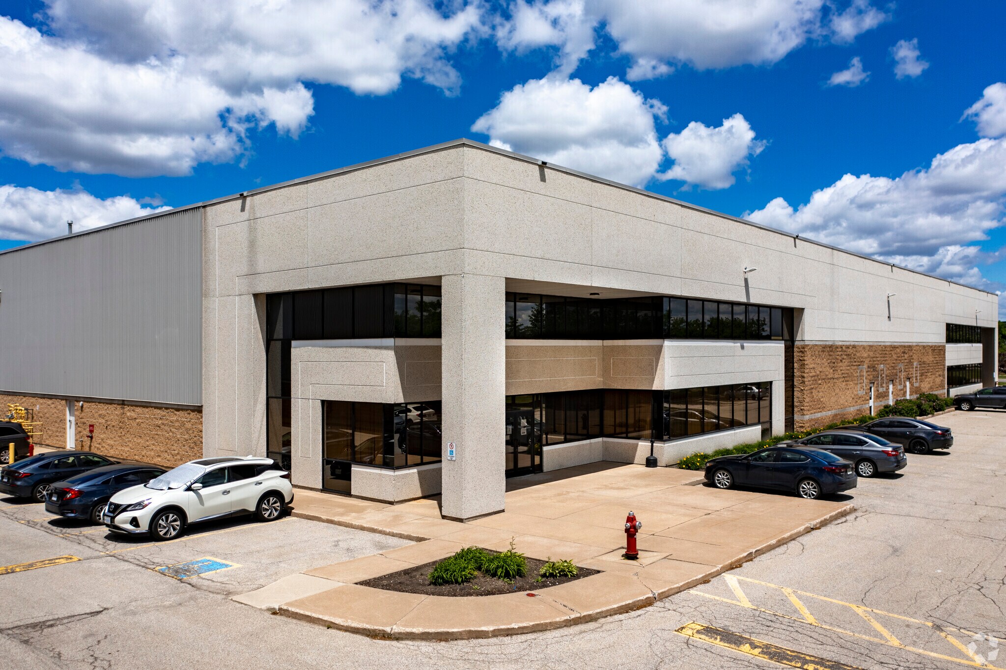 75 Superior Blvd, Mississauga, ON à vendre Photo principale- Image 1 de 1