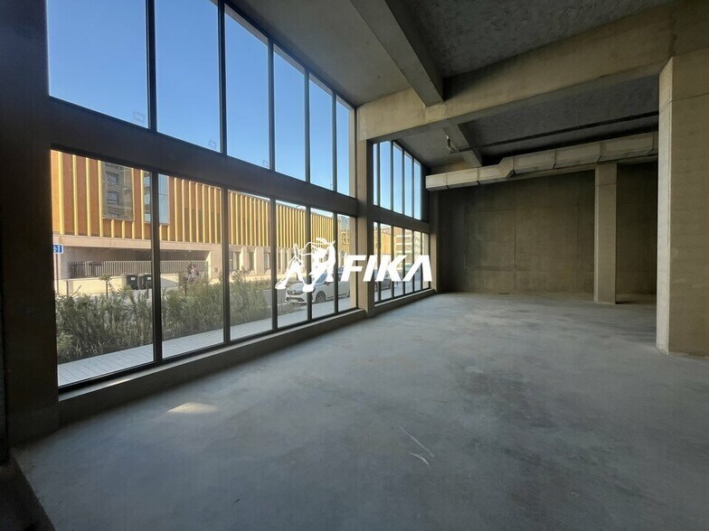 Flex in Bordeaux for sale - Interior Photo - Image 2 of 9