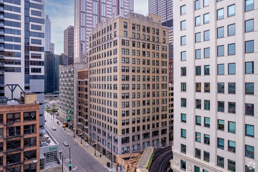 330 S Wells St, Chicago, IL à louer - Photo du bâtiment - Image 3 de 16