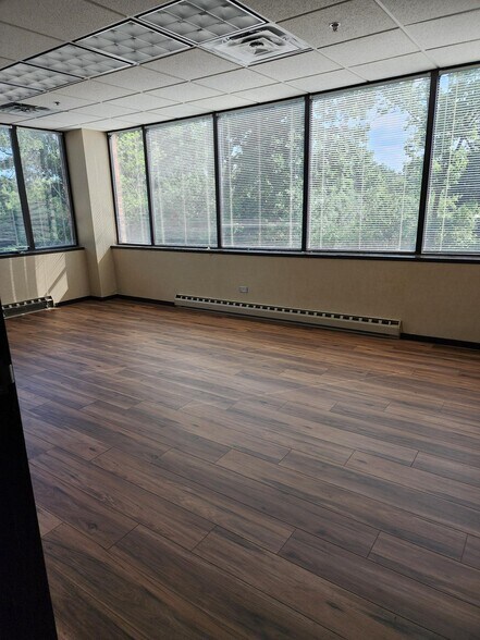619 Enterprise Dr, Oak Brook, IL à louer - Photo intérieure - Image 2 de 27