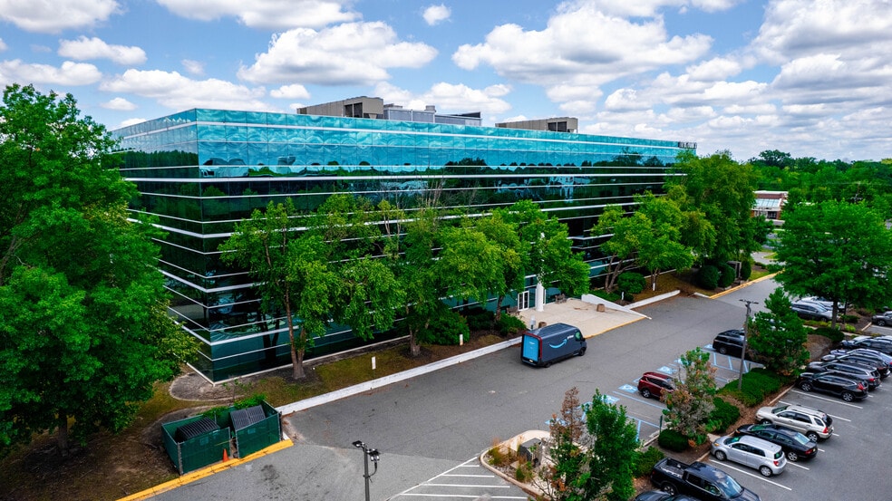 1000 Atrium Way, Mount Laurel, NJ for sale - Building Photo - Image 2 of 9