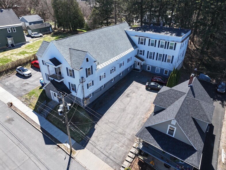 8 & 15 St. Stanislaus Street, New York Mills, NY à vendre - Photo du bâtiment - Image 2 de 2