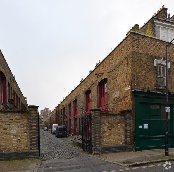 1-12 Iliffe Yard, Londres à louer - Photo du bâtiment - Image 2 de 2