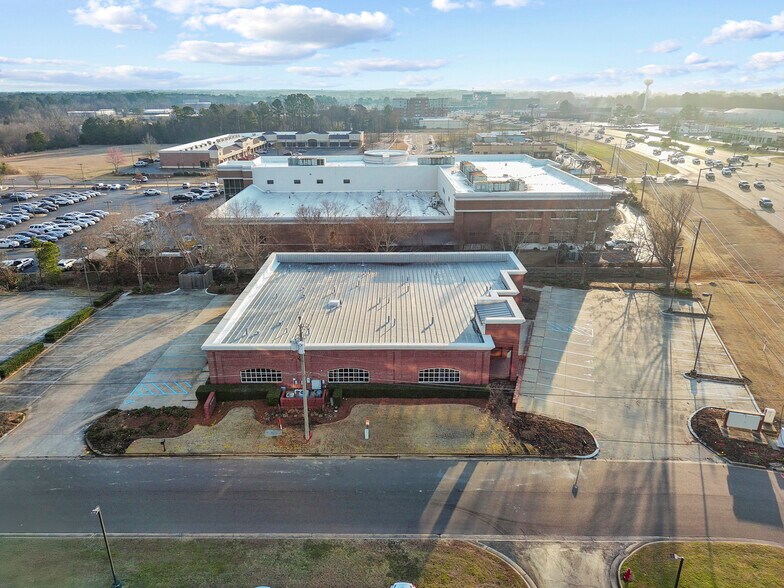 2508 Lakeland Dr, Flowood, MS à louer - Photo du bâtiment - Image 3 de 10