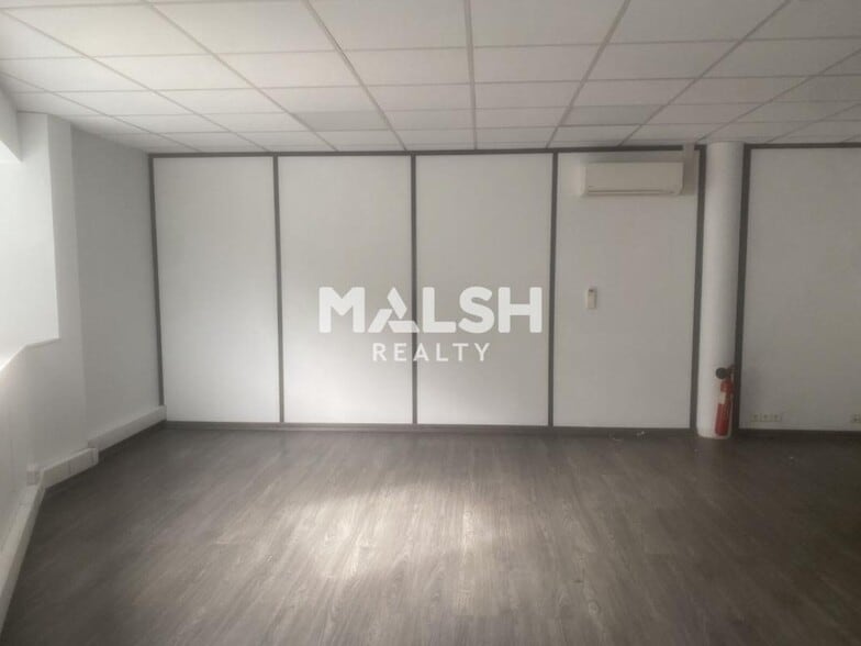 Office in Vaulx-en-Velin for lease - Interior Photo - Image 2 of 13