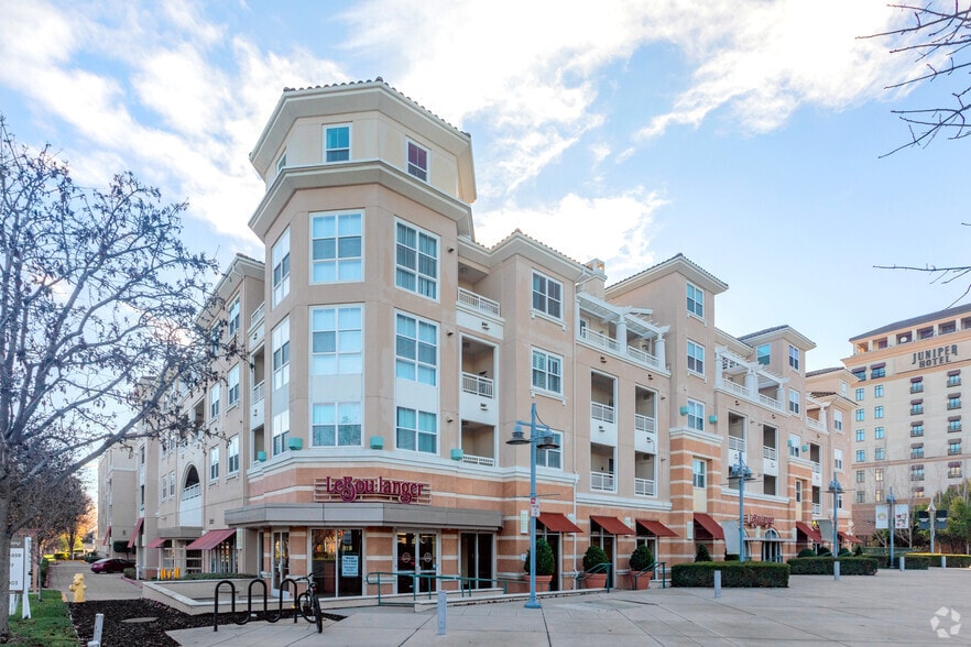 20488 Stevens Creek Blvd, Cupertino, CA for lease - Building Photo - Image 2 of 5