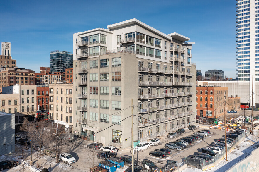 770 W Gladys Ave, Chicago, IL à vendre - Photo principale - Image 1 de 1