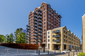 Plus de détails pour 78 Orchard Pl, Londres - Commerce de détail à louer
