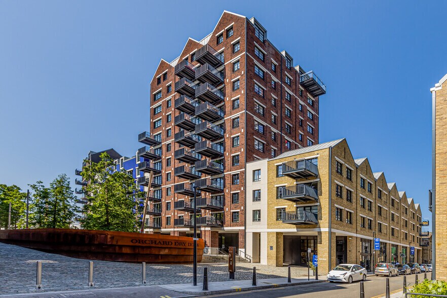 78 Orchard Pl, Londres à louer - Photo principale - Image 1 de 4