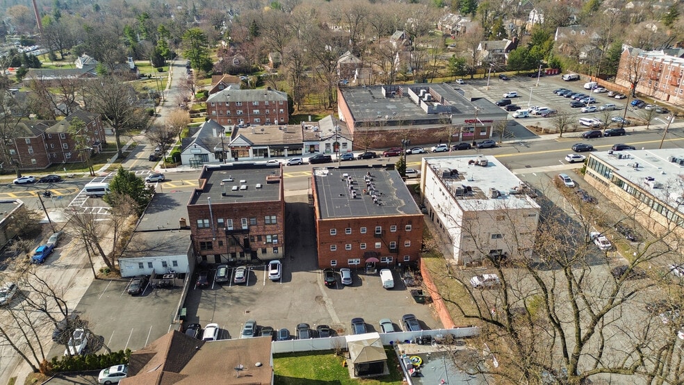 175 Cedar Ln, Teaneck, NJ for sale - Aerial - Image 3 of 44