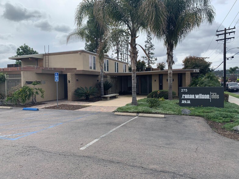 275 W Madison Ave, El Cajon, CA à vendre - Photo du bâtiment - Image 3 de 16