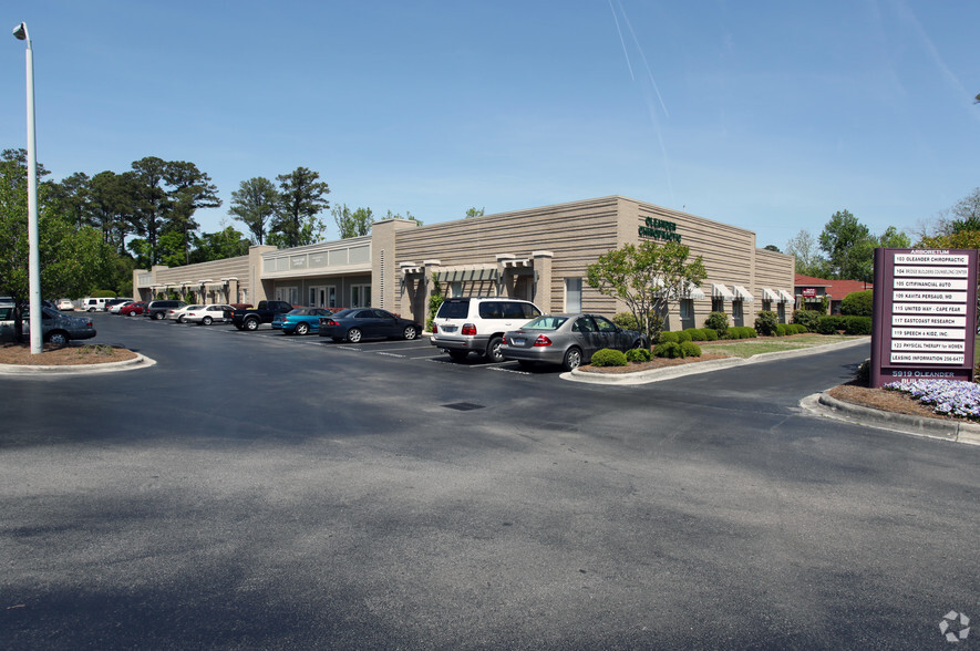 5919 Oleander Dr, Wilmington, NC for lease - Primary Photo - Image 1 of 16