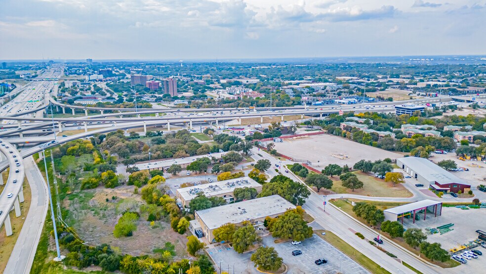 2670 & 2660 E Lamar Blvd portefeuille de 2 propriétés à vendre sur LoopNet.ca - Photo du bâtiment - Image 3 de 34