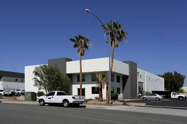 Plus de détails pour 72232 Corporate Way, Thousand Palms, CA - Industriel à louer