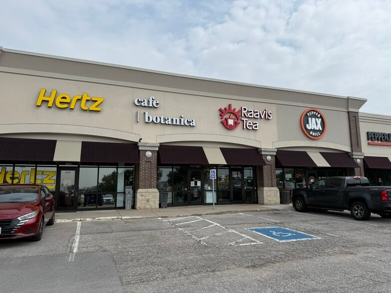 2557-2575 S 171st St, Omaha, NE for lease - Primary Photo - Image 1 of 8