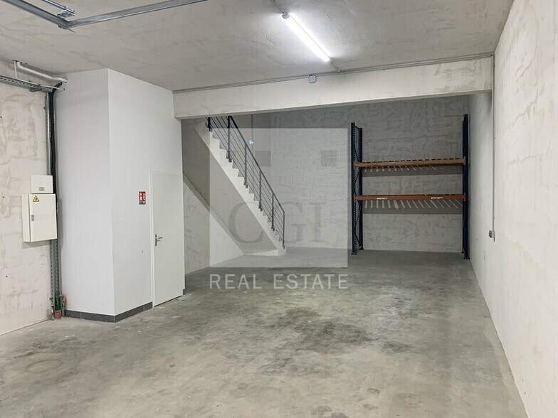 Flex in Fleurieu-sur-Saône for lease - Interior Photo - Image 3 of 8