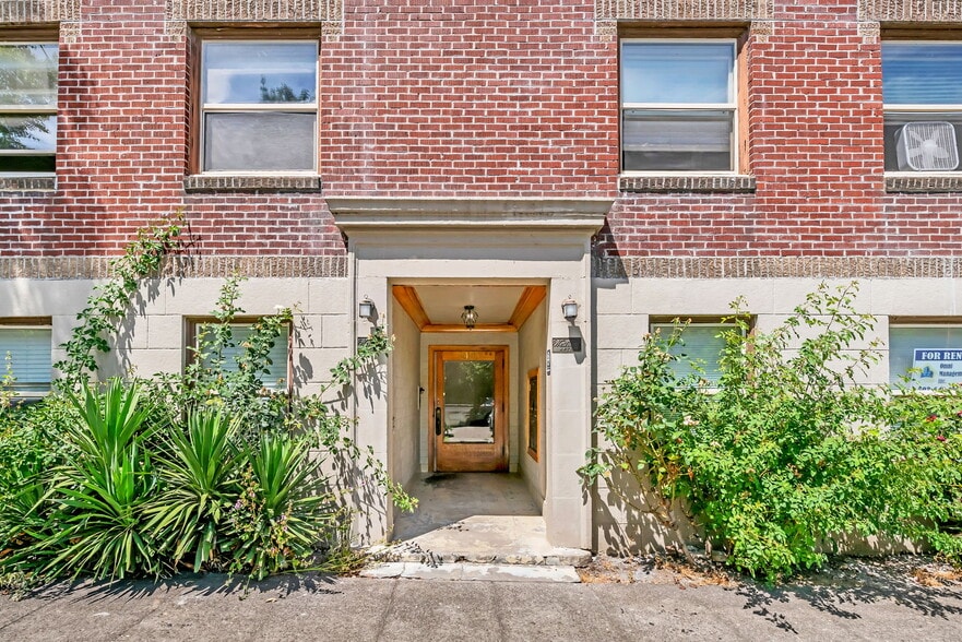 2455 NW Quimby St, Portland, OR for sale - Building Photo - Image 3 of 17