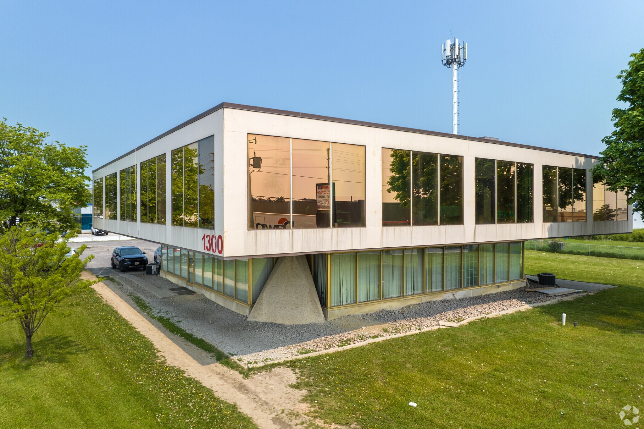 1300 Steeles Ave E, Brampton, ON à vendre Photo principale- Image 1 de 1