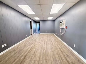 1812 W D St, La Porte, TX for lease Interior Photo- Image 2 of 9