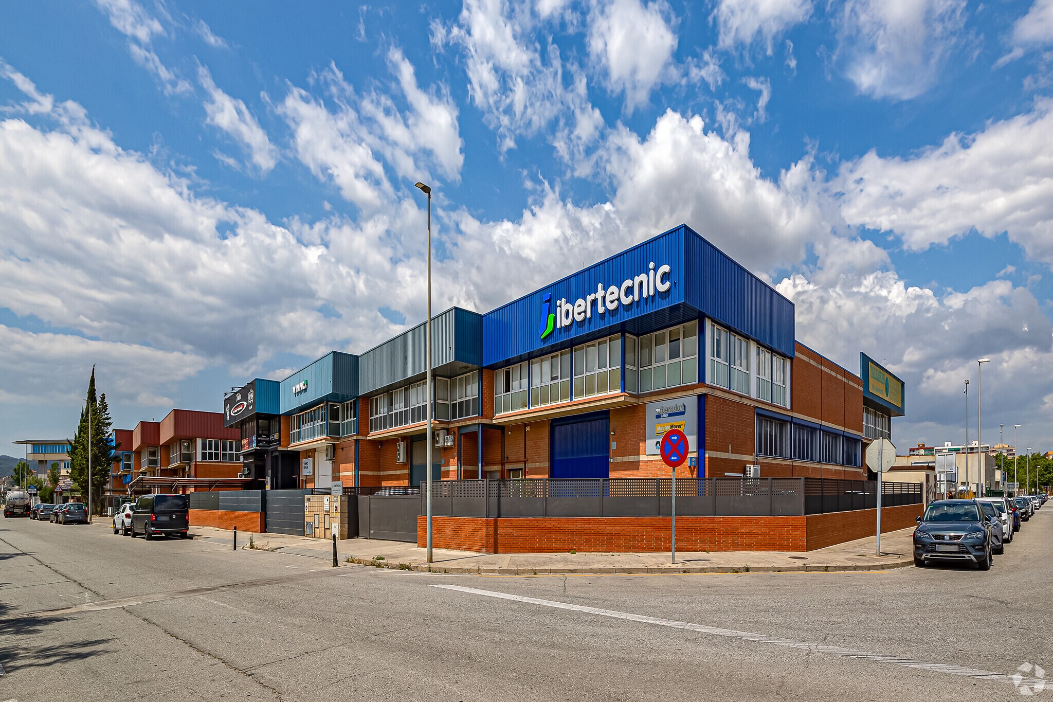 Industrial in Molins de Rei, Barcelona for sale Primary Photo- Image 1 of 3