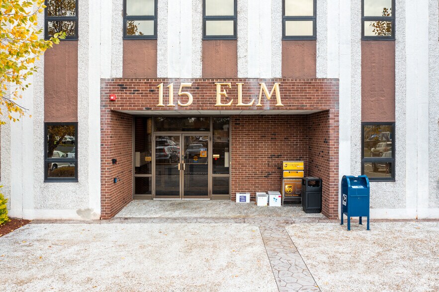 115 Elm St, Enfield, CT à louer - Photo du bâtiment - Image 3 de 4
