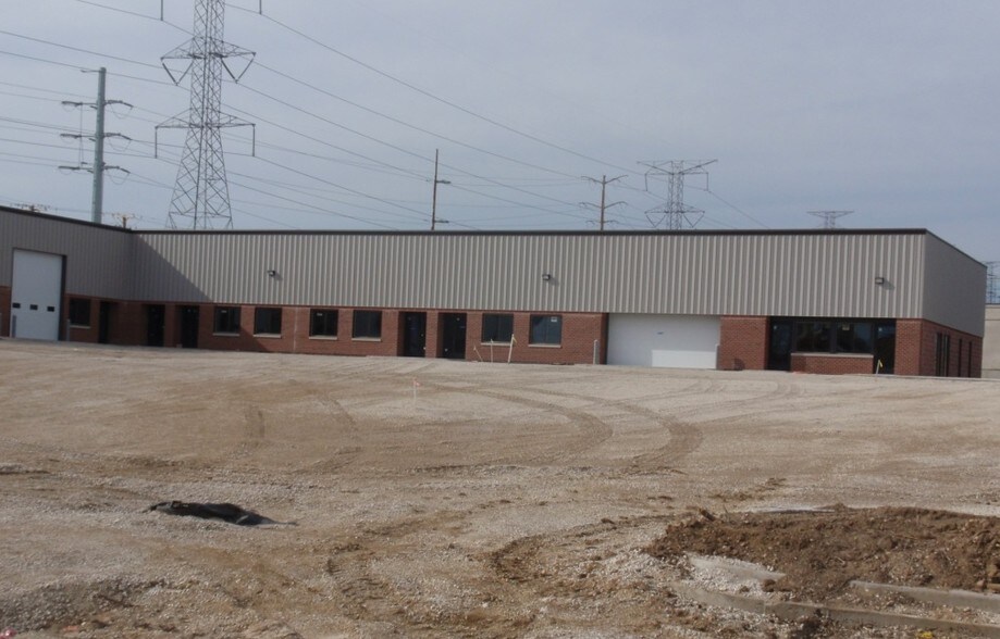 155 E Chicago St, Cary, IL à louer - Photo du bâtiment - Image 3 de 24