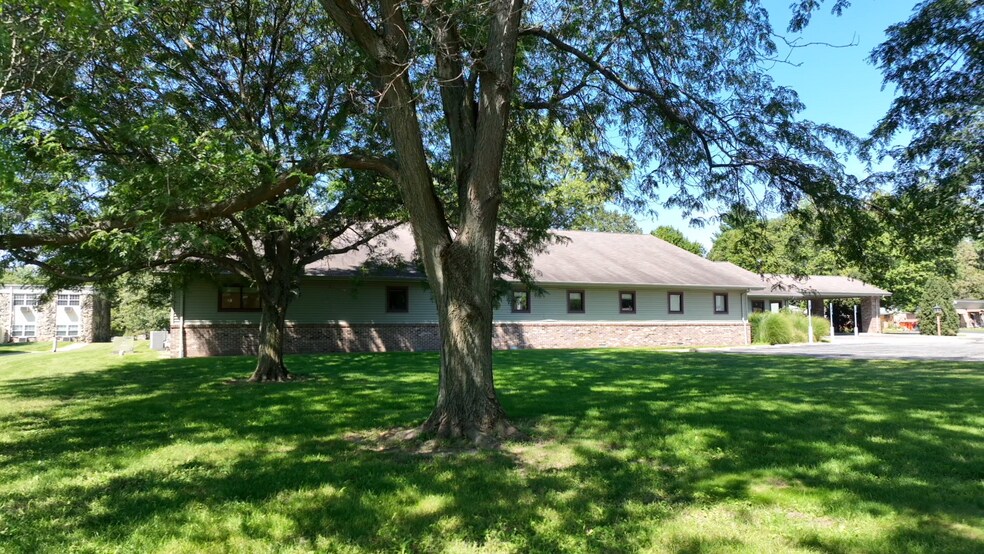 1 Oakview Dr, Monticello, IN à vendre - Photo du bâtiment - Image 2 de 19