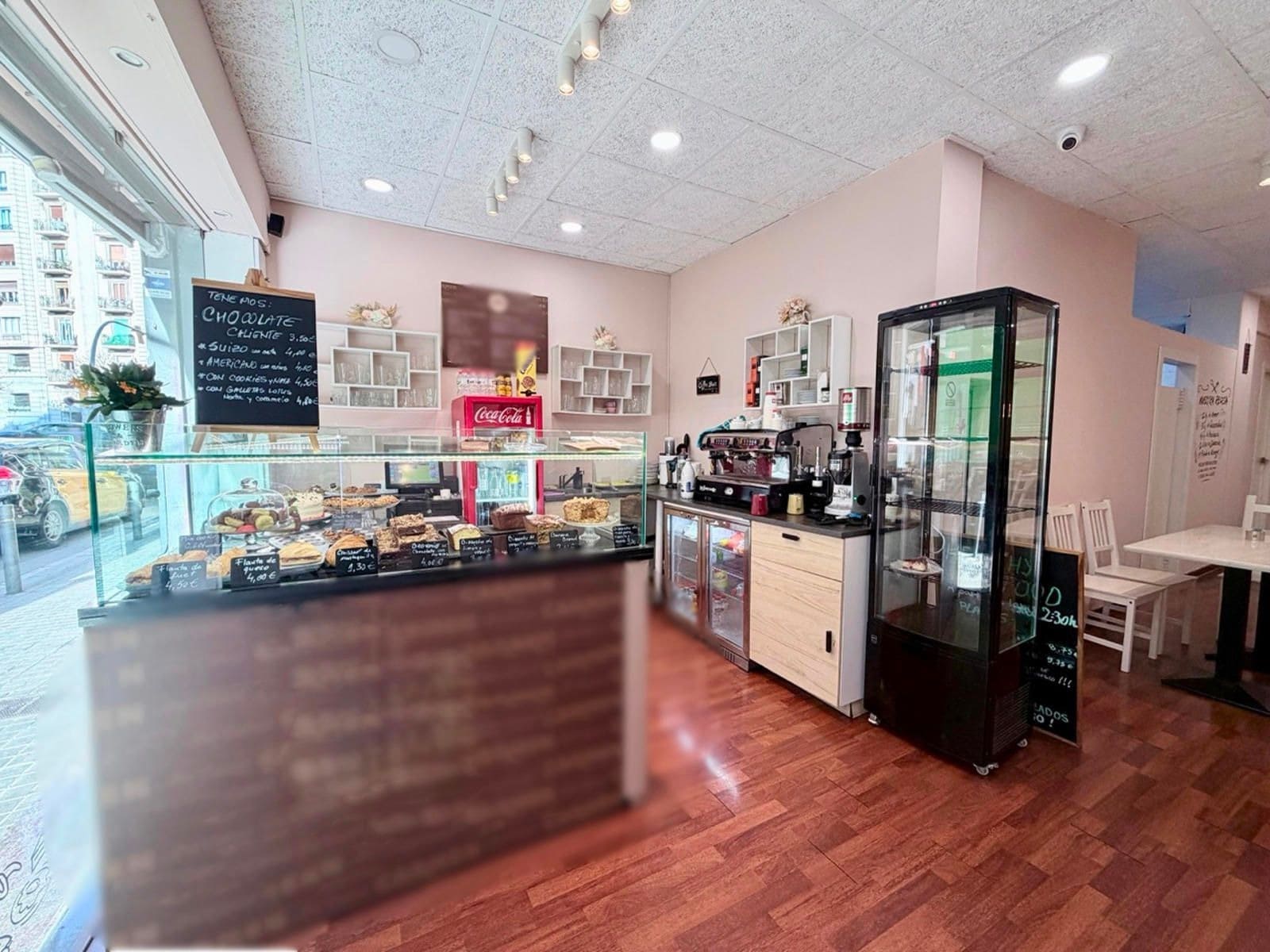 Retail in Barcelona, Barcelona for lease Building Photo- Image 1 of 2