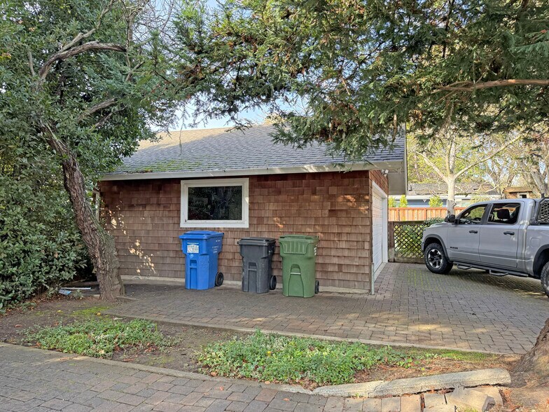 1025 5th St, Novato, CA à vendre - Photo du bâtiment - Image 2 de 27