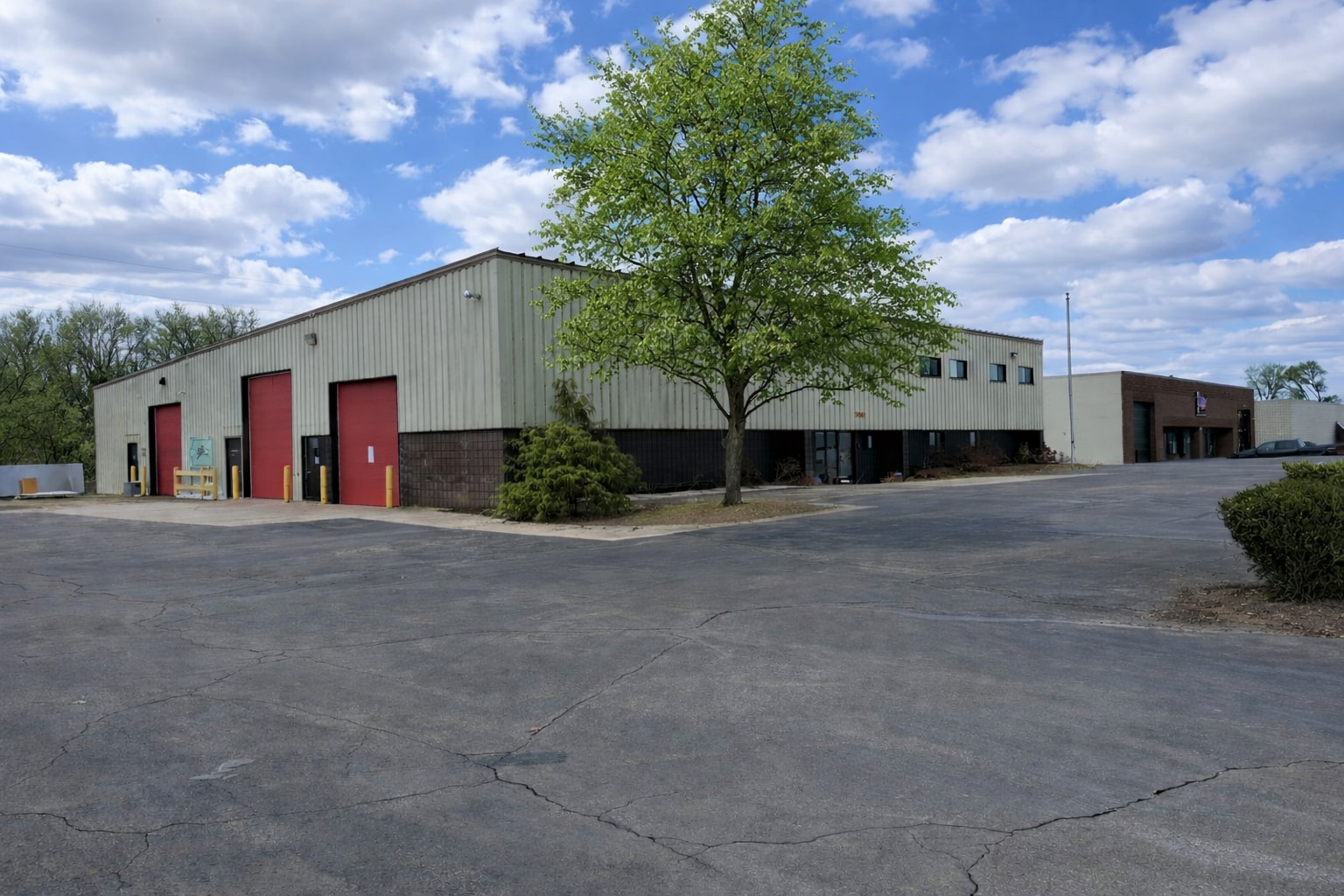 5180 W River Dr, Comstock Park, MI for lease Primary Photo- Image 1 of 8