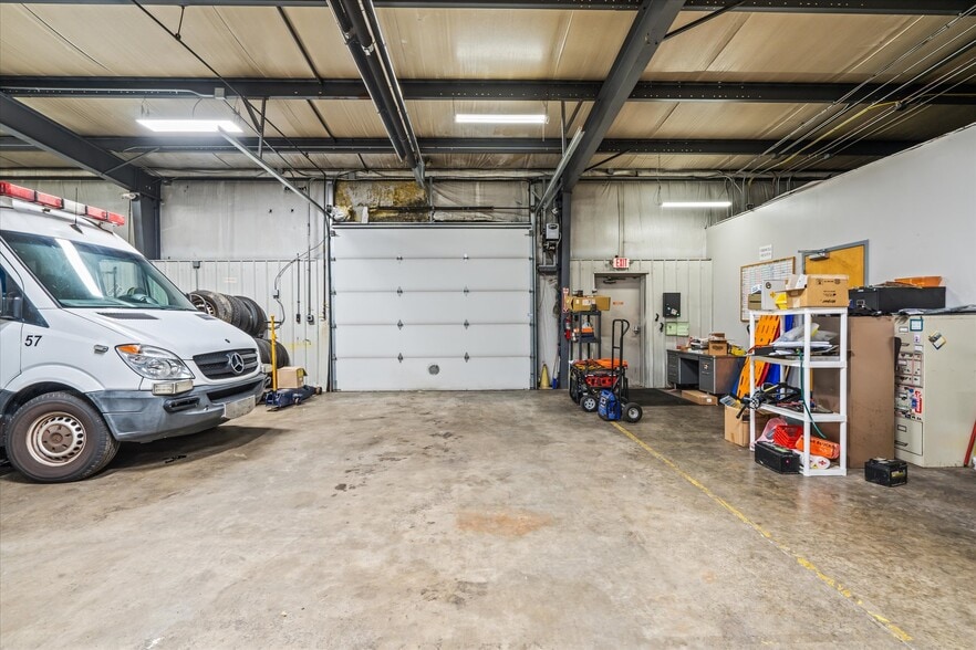 2740 W National Rd, Vandalia, OH for lease - Interior Photo - Image 3 of 62