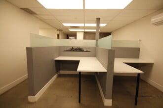 12650 Riverside Dr, Valley Village, CA for lease Interior Photo- Image 2 of 3