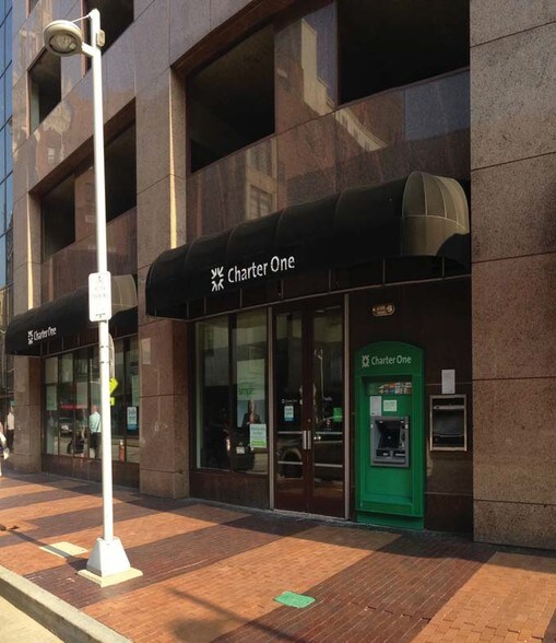 313 Euclid Ave, Cleveland, OH à louer - Photo du bâtiment - Image 3 de 5