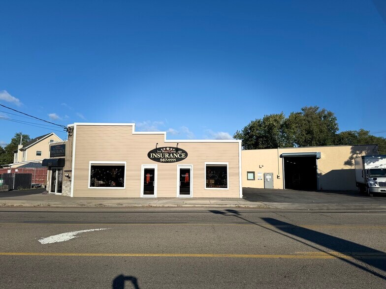 75 Montauk Highway Blue Point NY portefeuille de 2 propriétés à vendre sur LoopNet.ca - Photo du bâtiment - Image 3 de 6