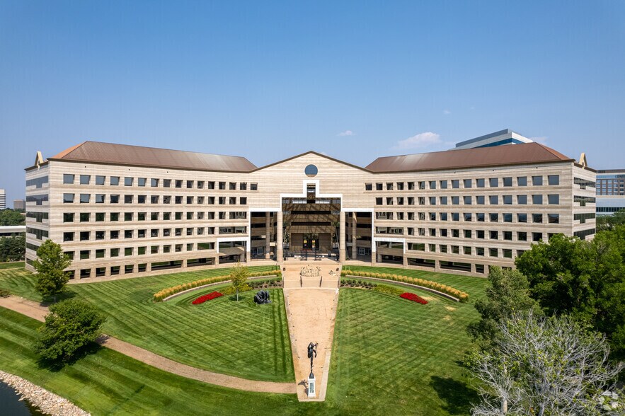 6312 S Fiddlers Green Cir, Greenwood Village, CO à louer - Photo du bâtiment - Image 1 de 16