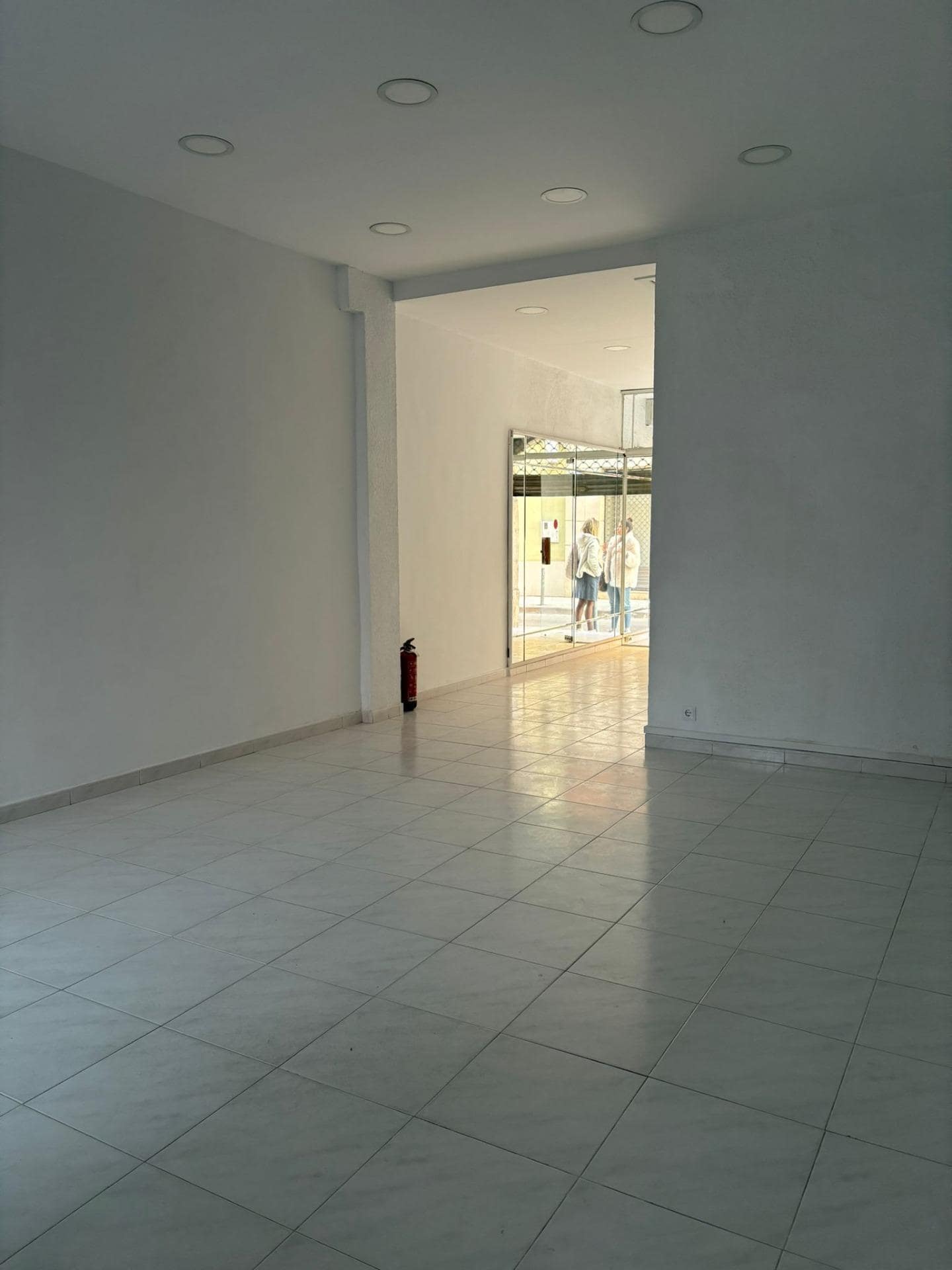 Retail in Mataró, Barcelona for lease Interior Photo- Image 1 of 6