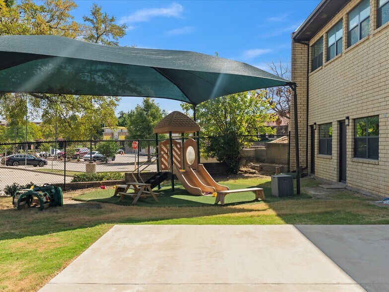 4961 N O'Connor Rd, Irving, TX à vendre - Photo du bâtiment - Image 3 de 8