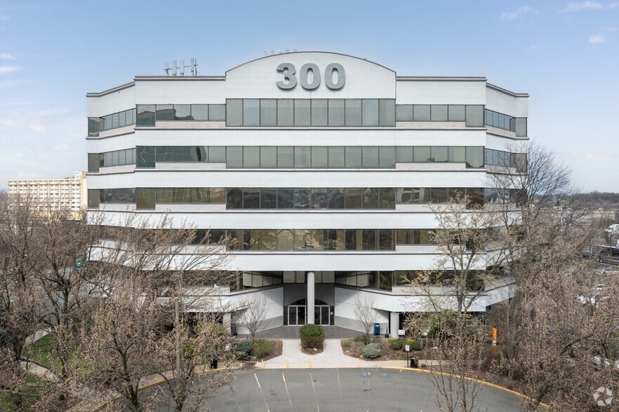 300 Harmon Meadow Blvd, Secaucus, NJ for lease - Primary Photo - Image 1 of 6