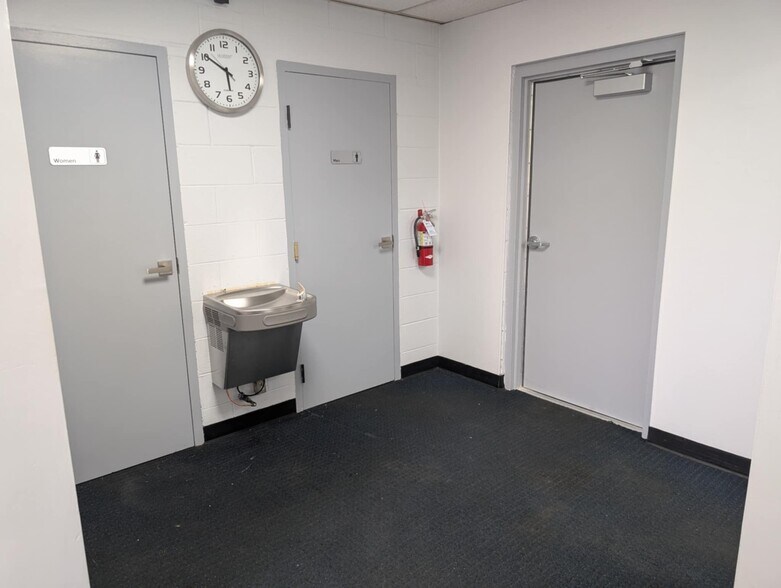 11353 Lebanon Rd, Cincinnati, OH à louer - Photo du bâtiment - Image 3 de 13