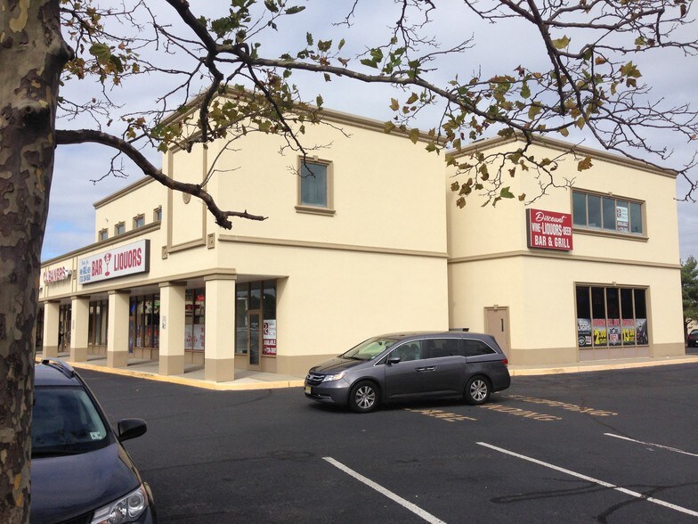 745 Poole Ave, Hazlet, NJ à louer - Photo du bâtiment - Image 2 de 11